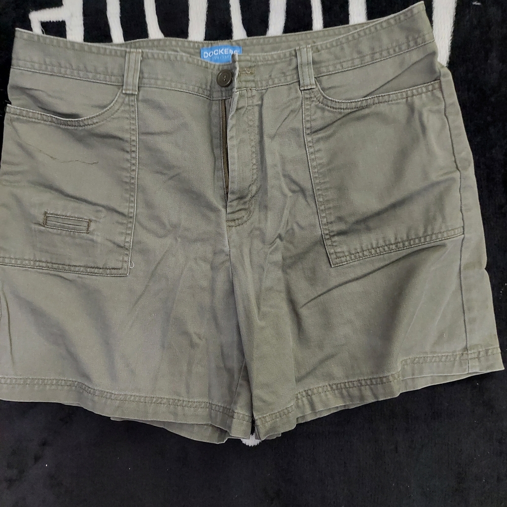 Gently‎ worn Dockers Women's olive Shorts size 14
